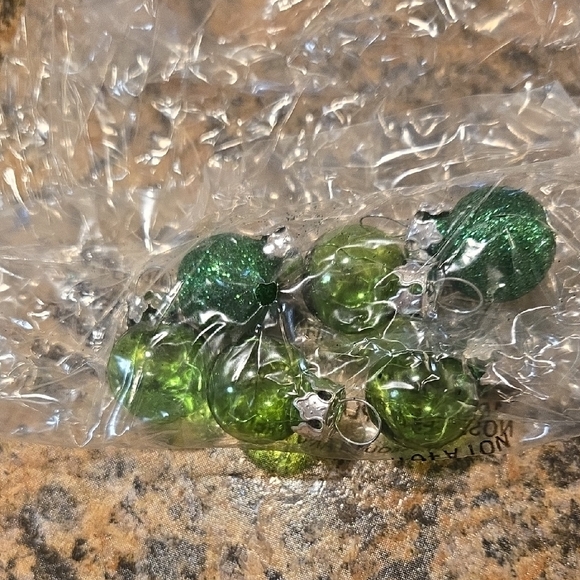 Elegant Green Glass Holiday Tree Decoration - Picture 5 of 6